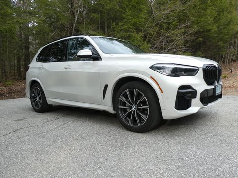 Used 2023 BMW X5 xDrive40i w/ M Sport Package image 4