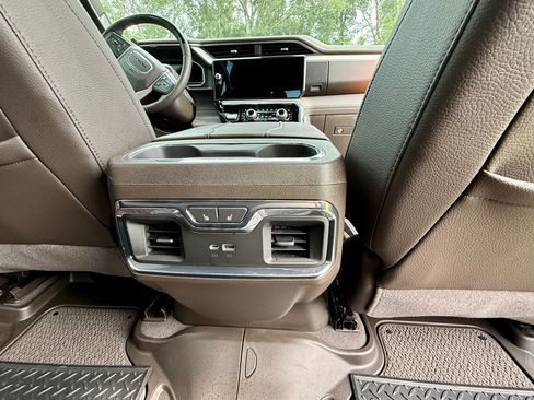 Used 2024 GMC Sierra 1500 Denali AWD/4WD image 15