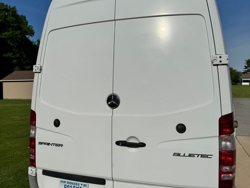 Used 2015 Mercedes-Benz Sprinter 2500 image 18