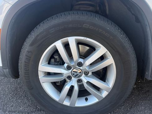 Used 2013 Volkswagen Tiguan S image 9