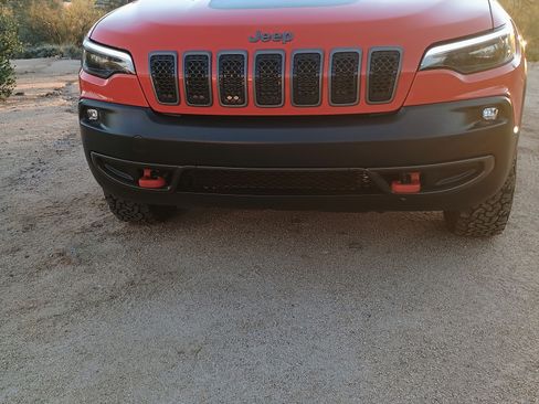 Used 2019 Jeep Cherokee Trailhawk image 4
