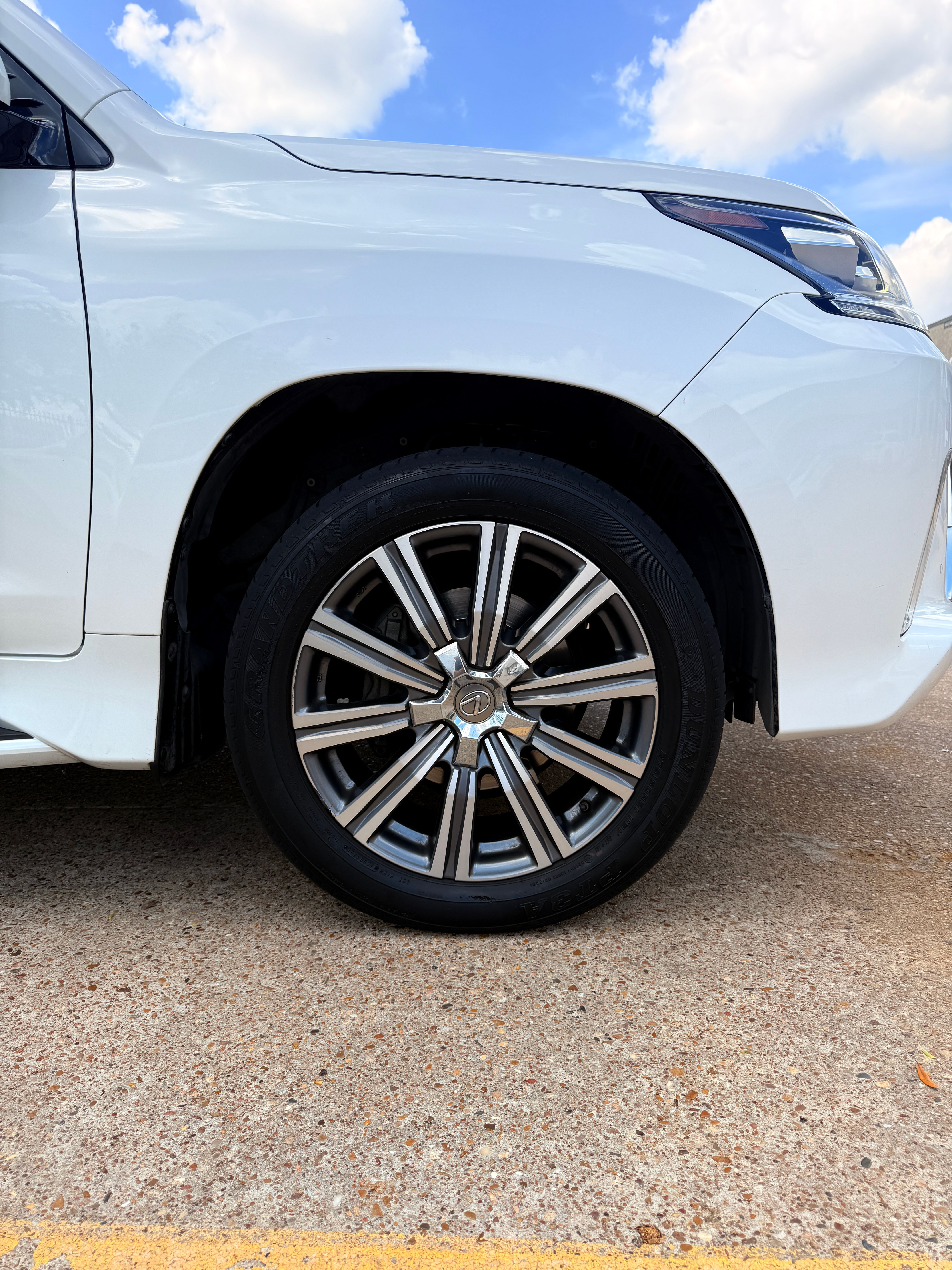 Used 2017 Lexus LX 570 4WD image 2