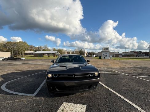 Used 2018 Dodge Challenger SXT Plus image 12
