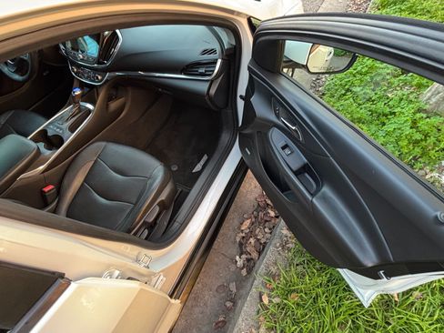 Used 2016 Chevrolet Volt Premier w/ Driver Confidence Package image 13