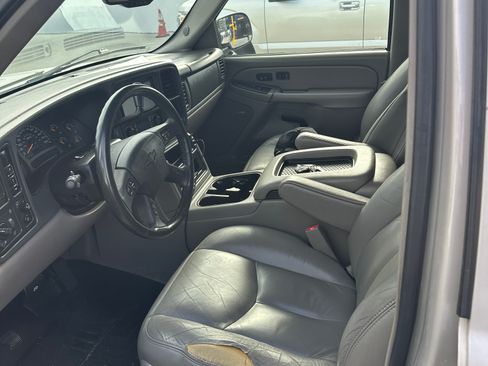 Used 2005 Chevrolet Suburban LT w/ Preferred Equipment Group AWD/4WD image 11