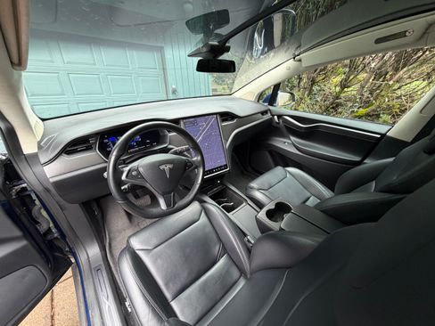 Used 2019 Tesla Model X 100D image 9