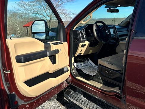 Used 2017 Ford F250 XLT w/ XLT Premium Package image 11