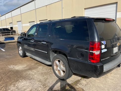 Used 2012 Chevrolet Suburban LTZ image 4