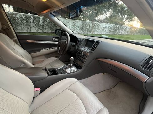 Used 2013 INFINITI G37 Journey image 10