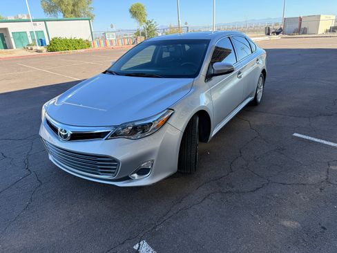 Used 2014 Toyota Avalon XLE Premium image 2