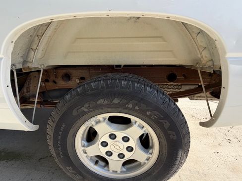 Used 2000 Chevrolet Silverado 1500 LS AWD/4WD image 21