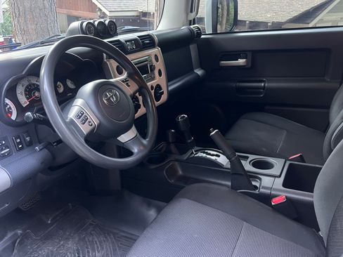 Used 2011 Toyota FJ Cruiser 4WD image 5