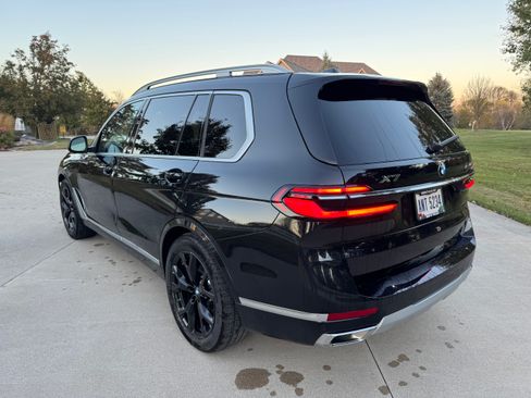 Used 2025 BMW X7 xDrive40i w/ Premium Package image 9