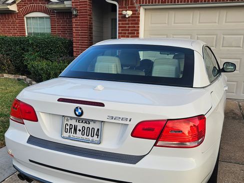 Used 2010 BMW 328i Convertible image 11