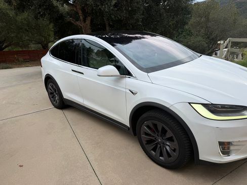 Used 2020 Tesla Model X Long Range image 2