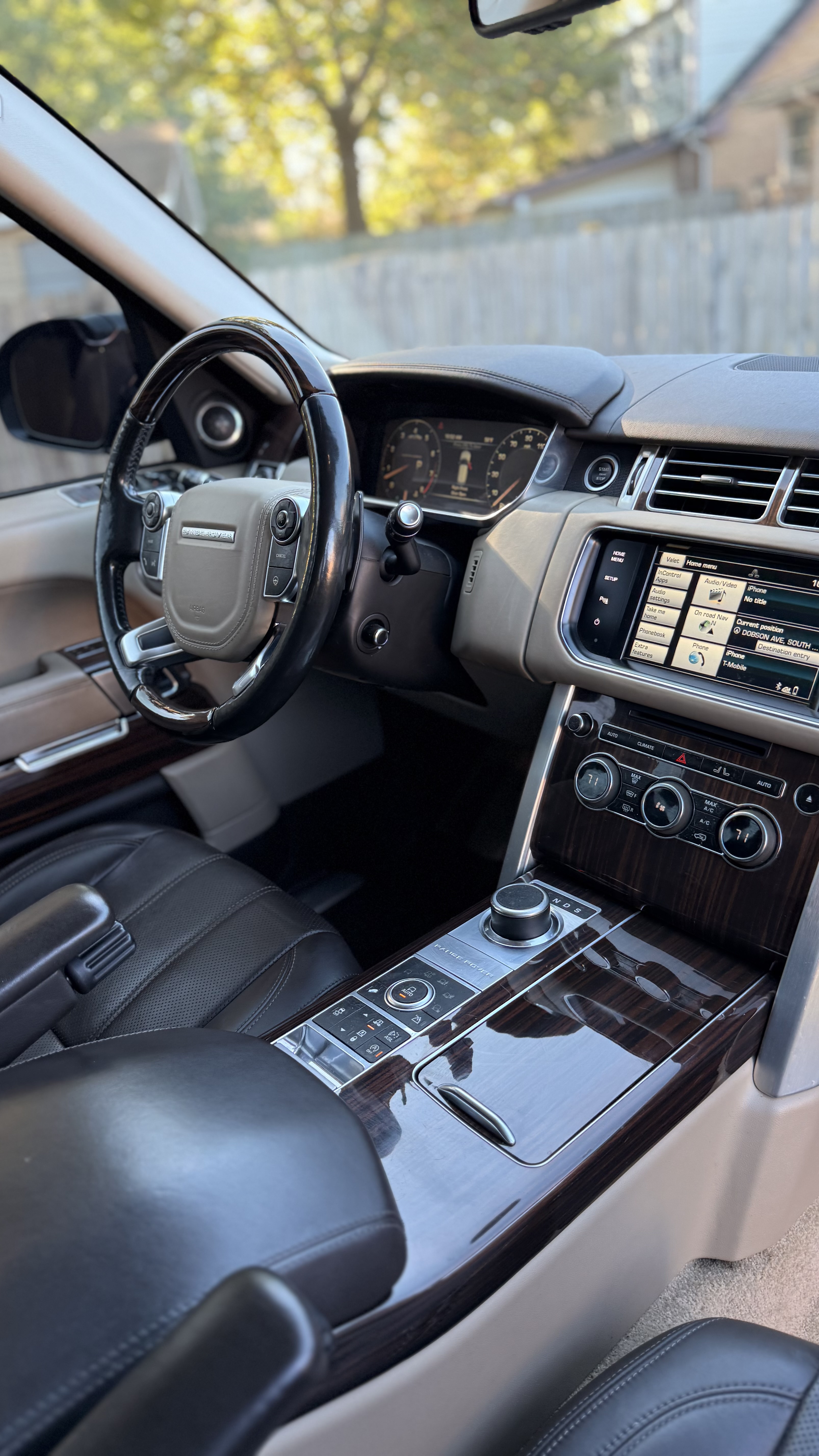 Used 2015 Land Rover Range Rover Supercharged AWD/4WD image 11