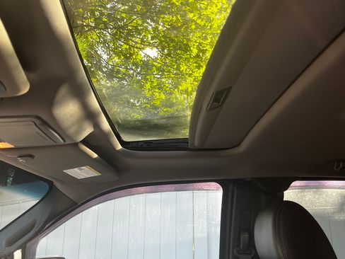 Used 2011 Ford F150 Lariat w/ Lariat Chrome Pkg image 8