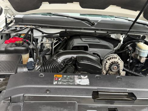 Used 2013 Chevrolet Suburban LT RWD image 20