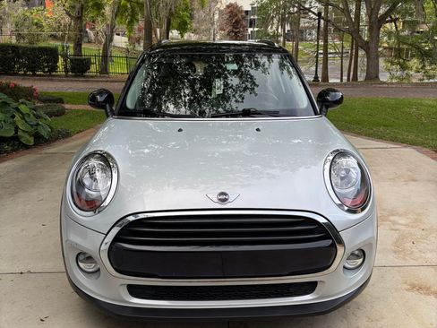 Used 2018 MINI Cooper 4-Door Hardtop image 8