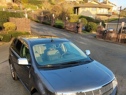 Used 2010 Lincoln MKX AWD image 4