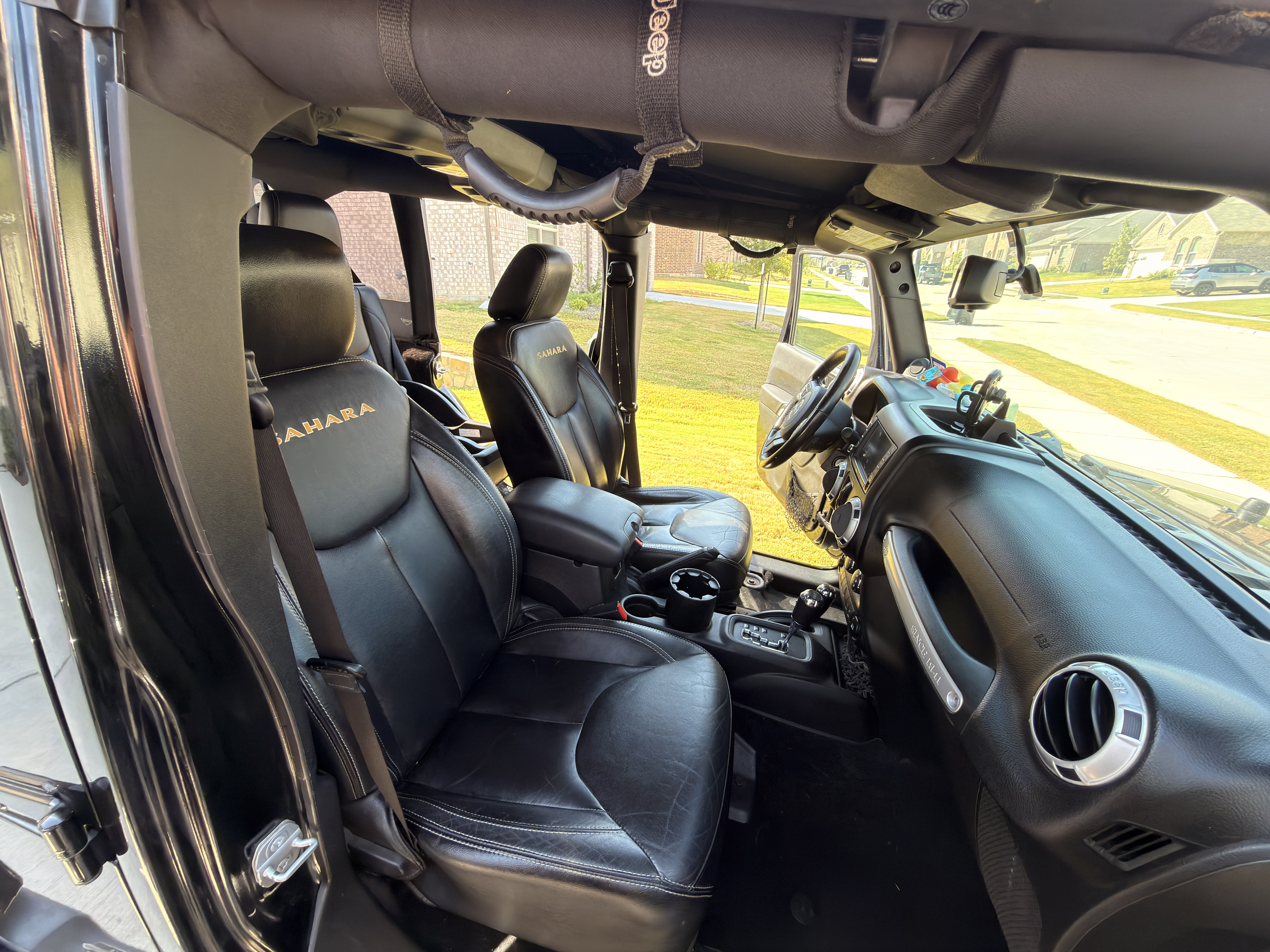 Used 2014 Jeep Wrangler Unlimited Sahara w/ Connectivity Group AWD/4WD image 14