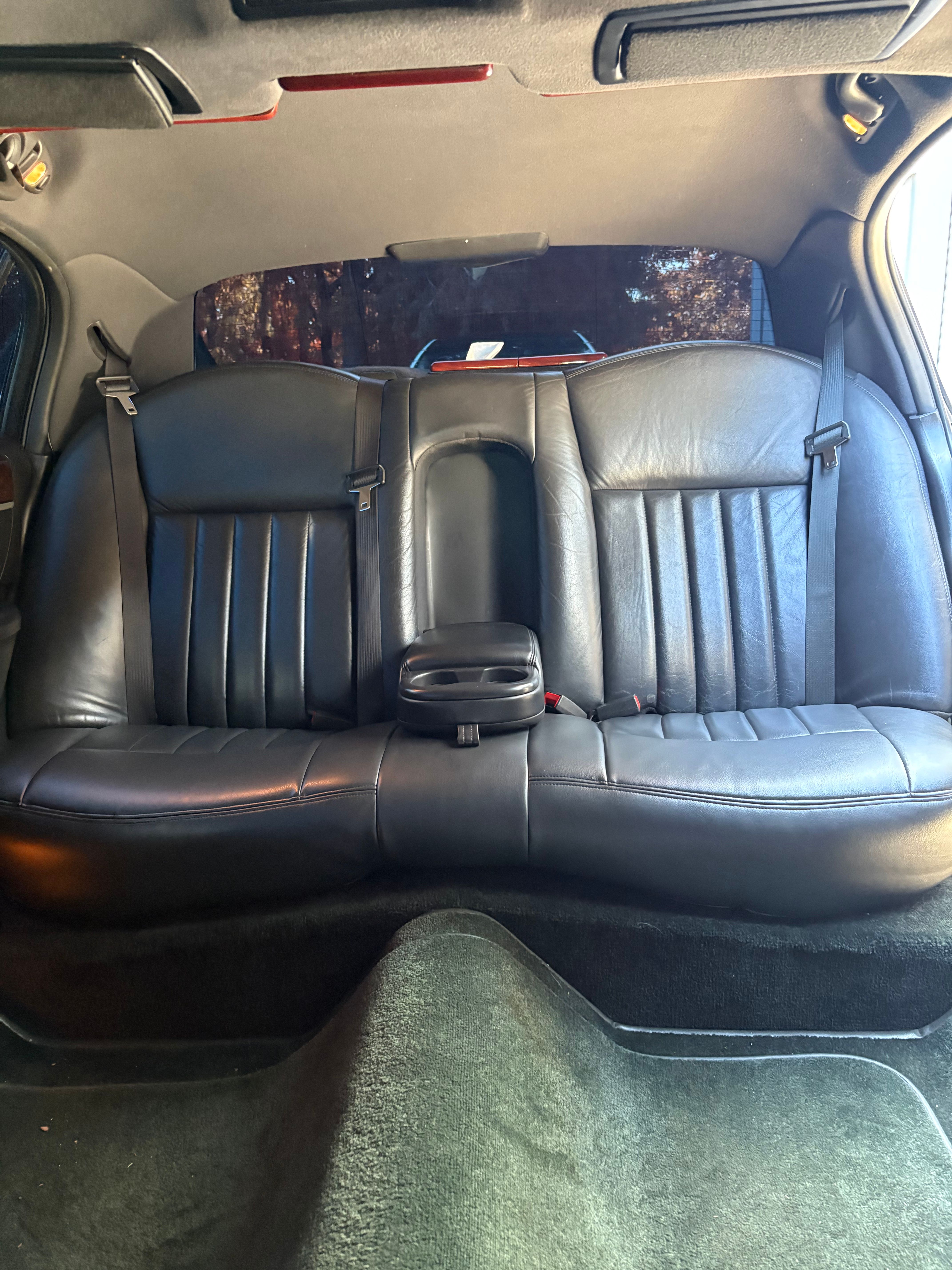 Used 2006 Lincoln Town Car Executive RWD image 9