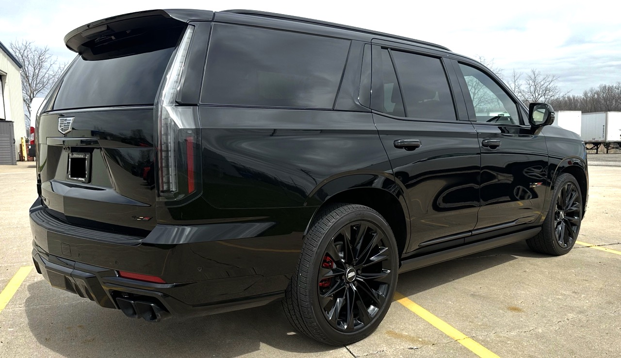 Used 2026 Cadillac Escalade V w/ LPO, ONYX Package AWD/4WD image 5