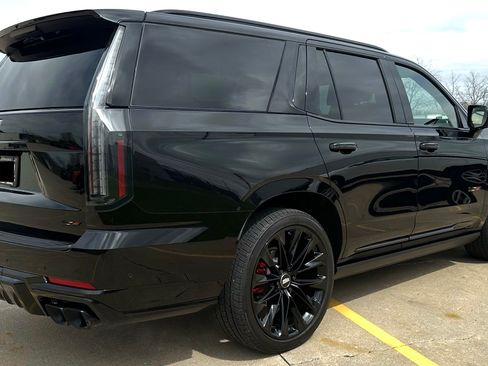 Used 2026 Cadillac Escalade V w/ LPO, ONYX Package image 5