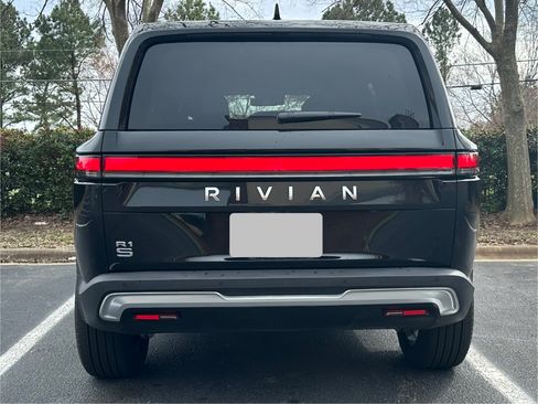 Used 2025 Rivian R1S Adventure image 8