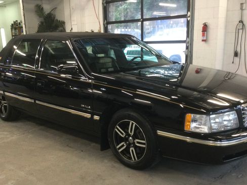 Used 1999 Cadillac De Ville D'Elegance image 4