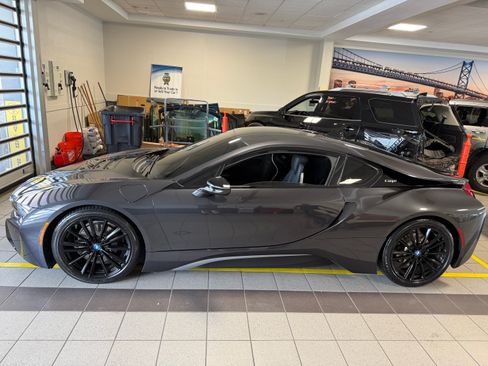 Used 2020 BMW i8 Coupe AWD/4WD image 2