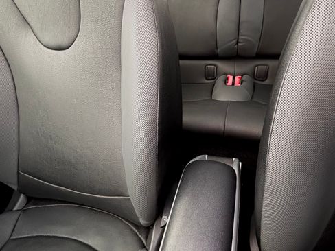 Used 2010 MINI Cooper Hardtop image 15