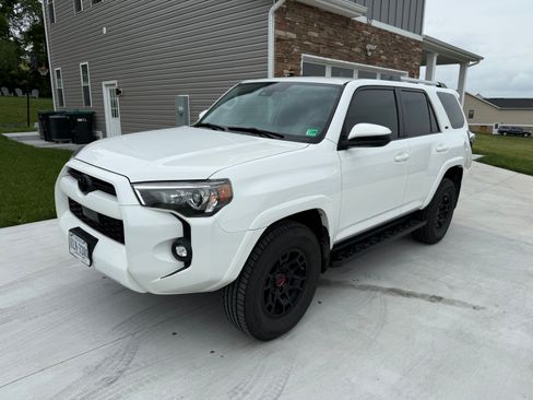 Used 2021 Toyota 4Runner SR5 image 1