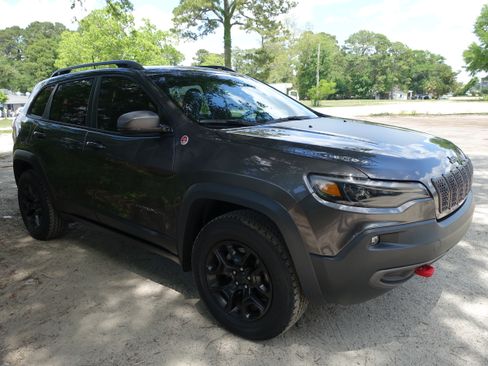 Used 2019 Jeep Cherokee Trailhawk w/ Comfort/Convenience Group AWD/4WD image 8