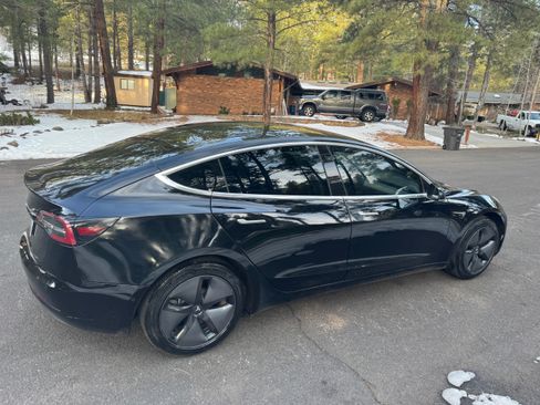Used 2019 Tesla Model 3 Standard Range Plus image 1