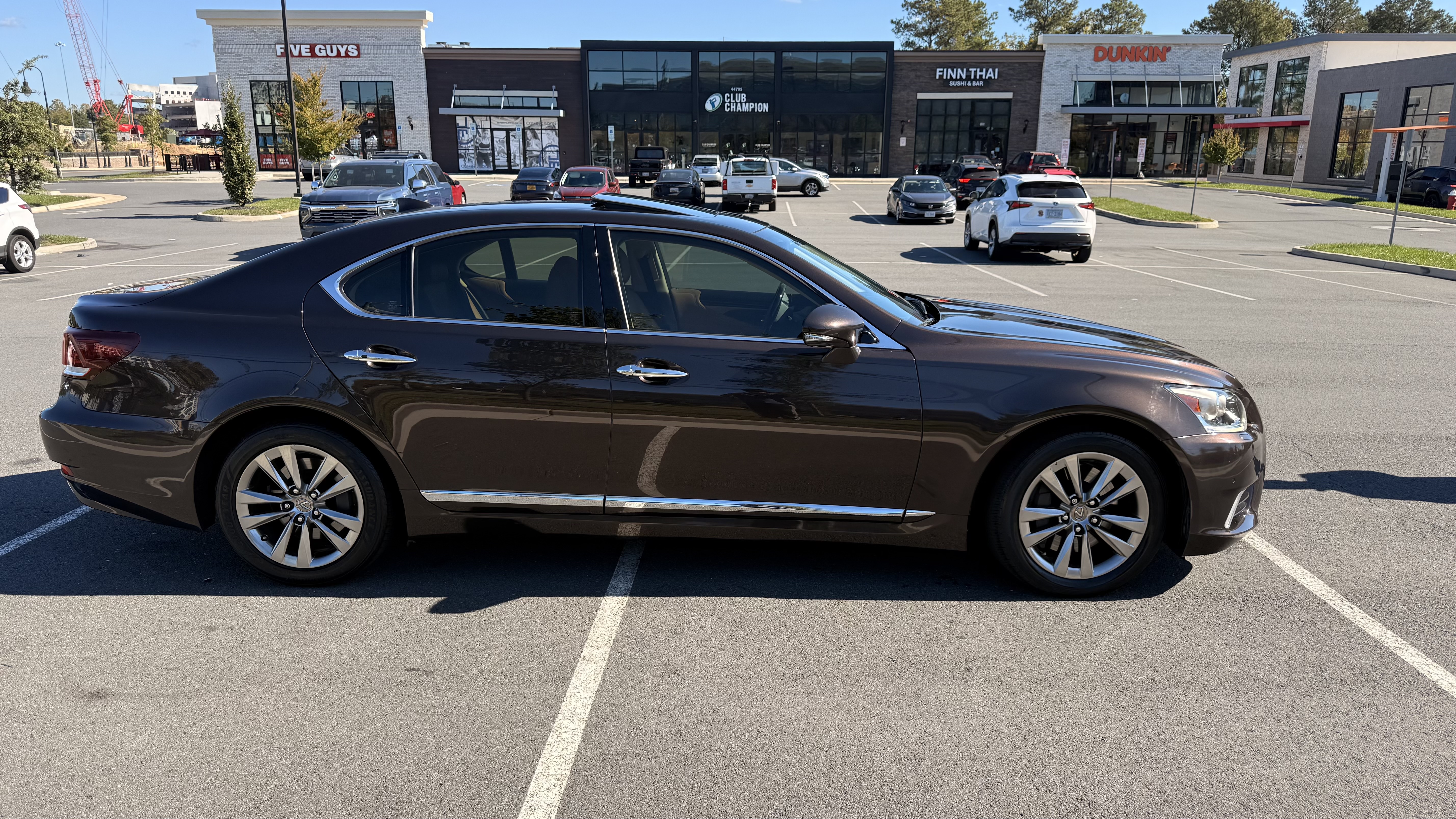 Used 2014 Lexus LS 460 AWD w/ Comfort Package image 2