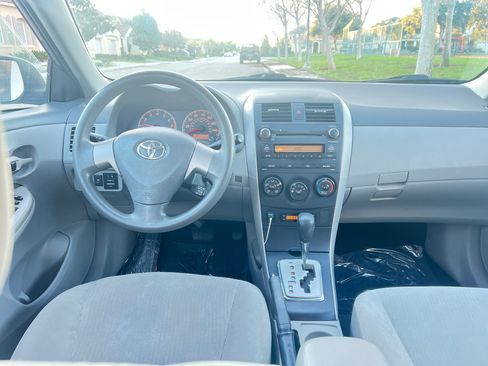 Used 2010 Toyota Corolla LE image 9