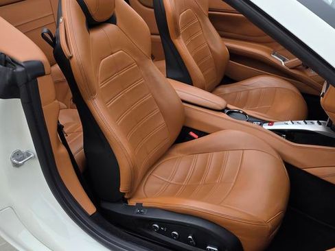 Used 2016 Ferrari California T image 19