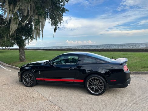 Used 2011 Ford Mustang Shelby GT500 w/ SVT Performance Pkg image 13