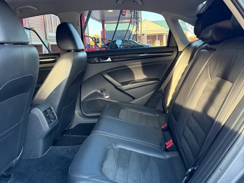 Used 2015 Volkswagen Passat TDI SEL Premium image 8
