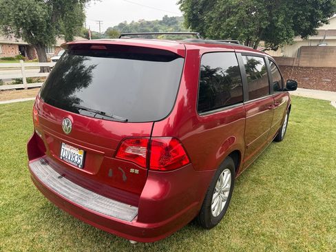 Used 2014 Volkswagen Routan SE image 27