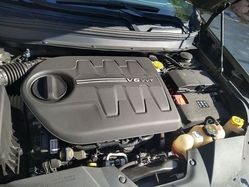 Used 2019 Jeep Cherokee Limited image 15