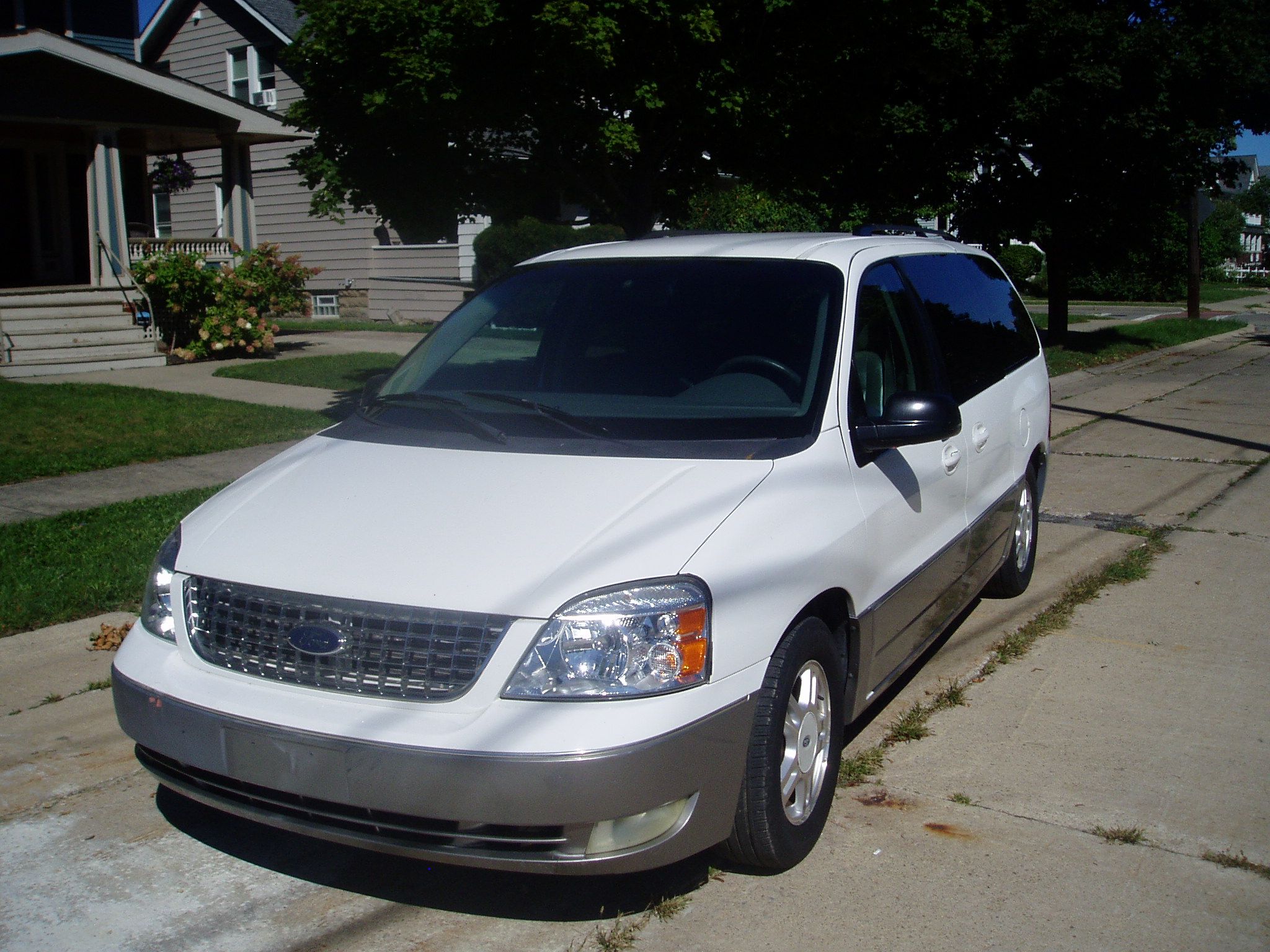Used 2005 Ford Freestar Limited FWD image 1