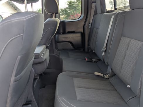 Used 2017 Nissan Titan SV image 11