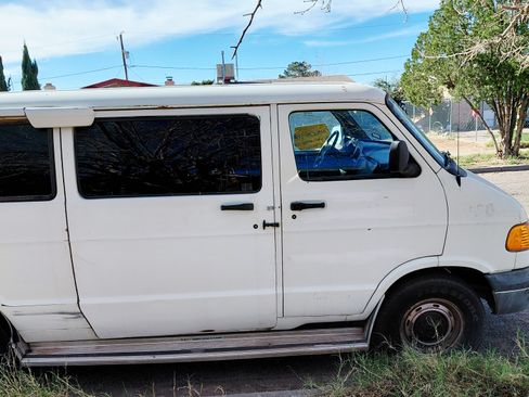 Used 2001 Dodge B3500 image 1