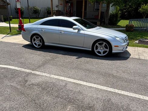 Used 2011 Mercedes-Benz CLS 550 image 1