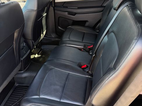 Used 2016 Ford Explorer XLT w/ Equipment Group 202A image 11