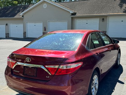 Used 2015 Toyota Camry LE image 2