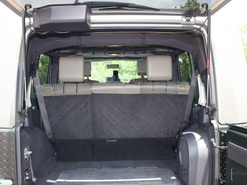 Used 2007 Jeep Wrangler Unlimited Sahara w/ Dual Top Group AWD/4WD image 17