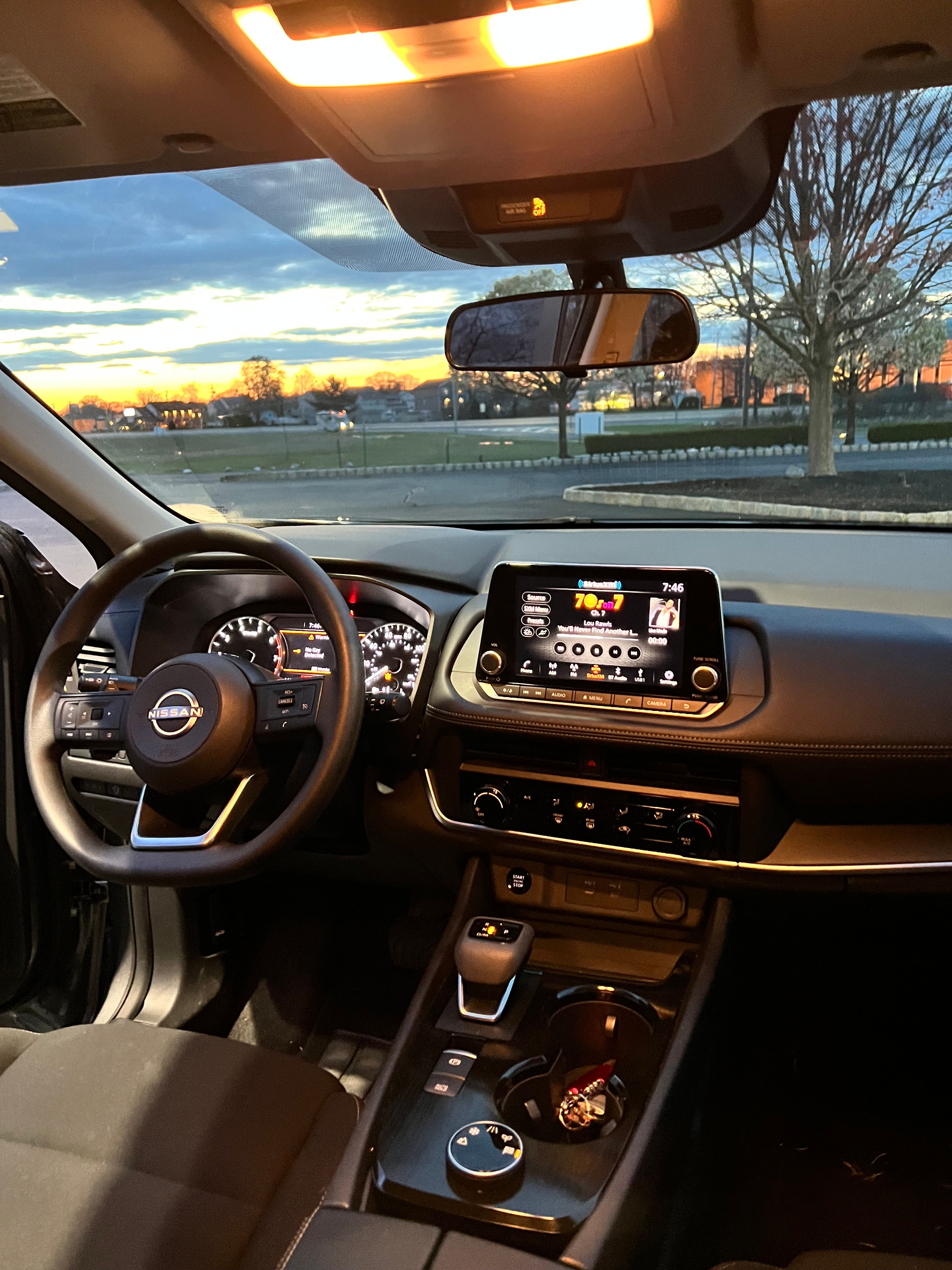 Used 2024 Nissan Rogue S AWD/4WD image 14